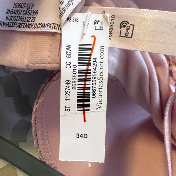Victoria’s Secret Pink Floral Underwire Bra NWT - Picture 2 of 5